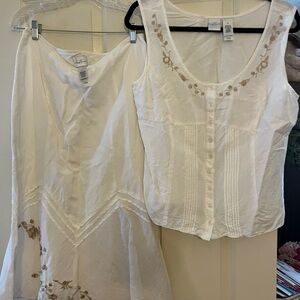 Very cute off white skirt set